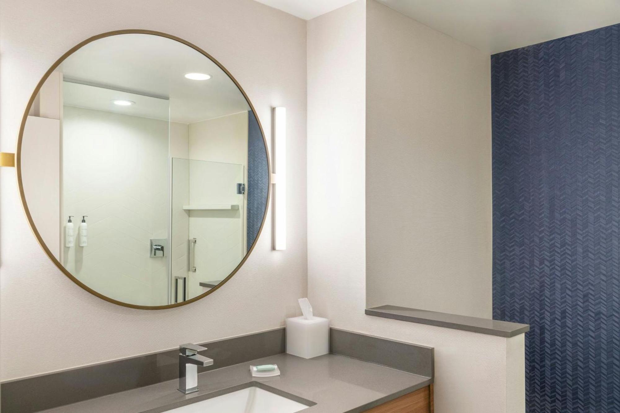 Fairfield By Marriott & Detroit Taylor
